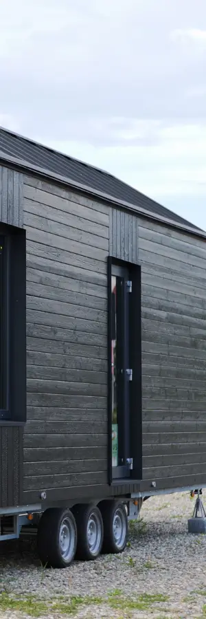 exterior tiny house onix lambiriu din lamn ars