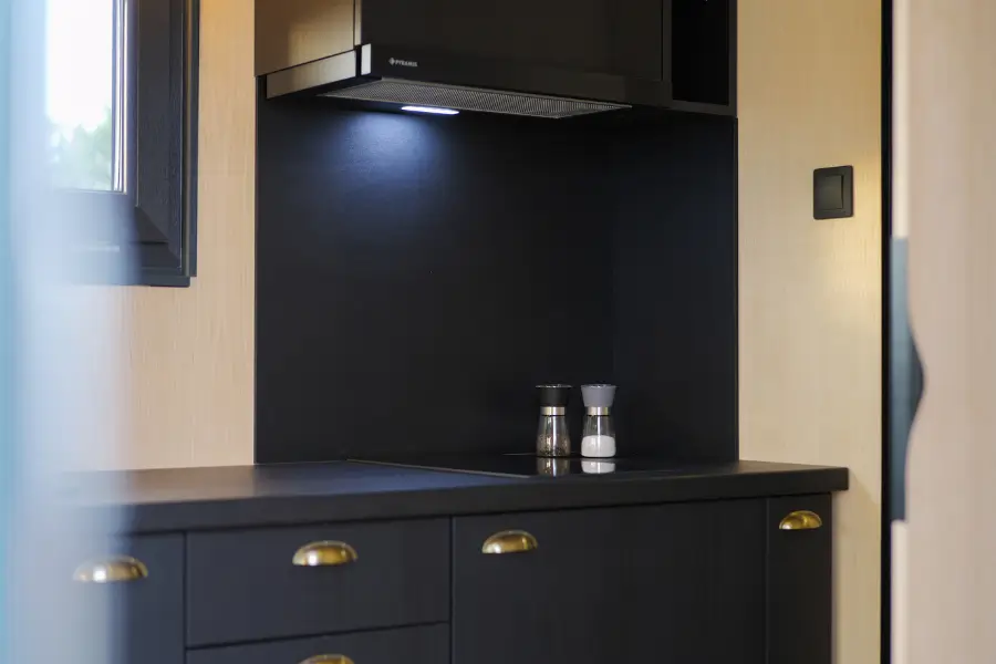 zen tiny house model azure bucataria